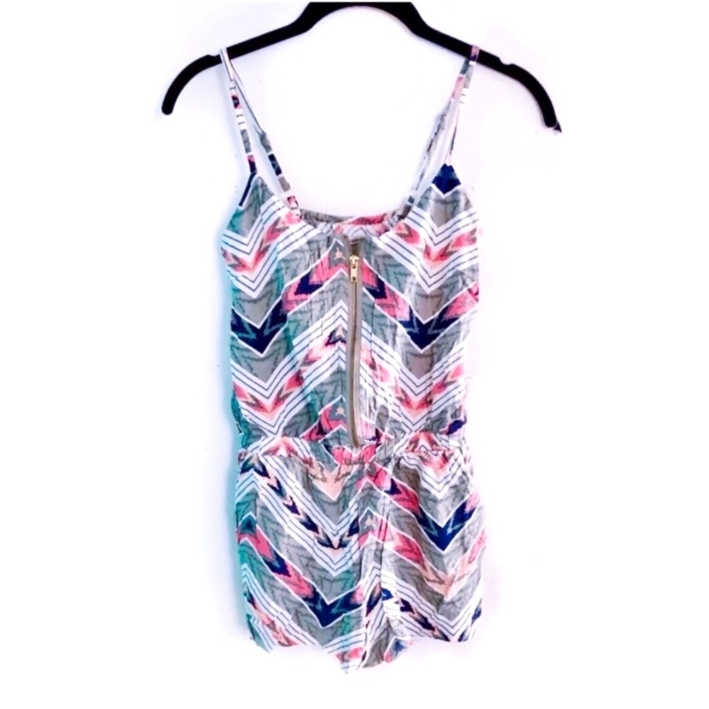 Charlotte Russe Zip-Front Printed Romper
